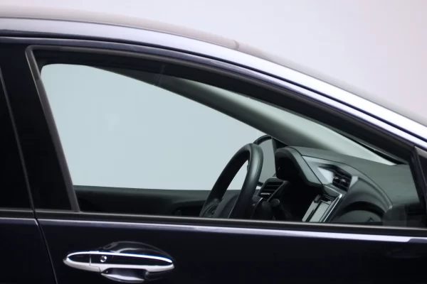 The Science Behind Acoustic Auto Glass: Reducing Noise for a Quieter Ride